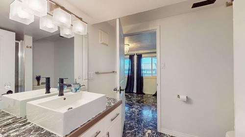 3 21St Avenue, Cranbrook, BC - Indoor Photo Showing Bathroom