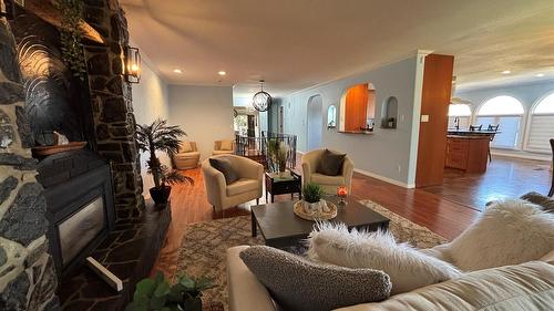 3 21St Avenue, Cranbrook, BC - Indoor Photo Showing Living Room With Fireplace