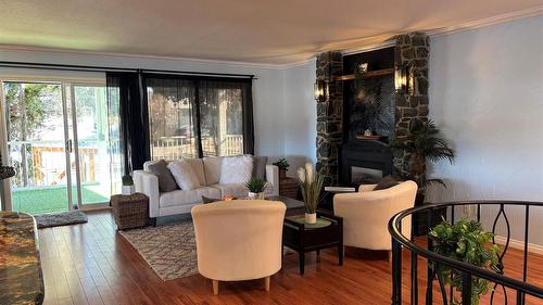 3 21St Avenue, Cranbrook, BC - Indoor Photo Showing Living Room