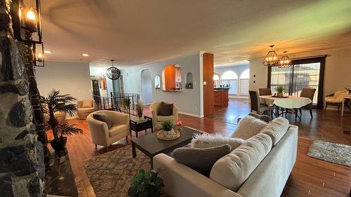 3 21St Avenue, Cranbrook, BC - Indoor Photo Showing Living Room