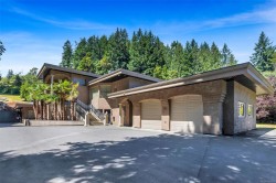 350 Sparton Rd Saanich, BC V9E 2H5