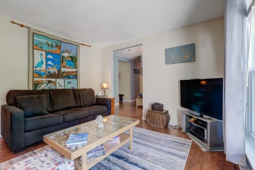 107 Nicole Boulevard, Tiny, ON - Indoor Photo Showing Living Room