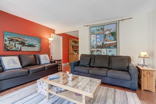 107 Nicole Boulevard, Tiny, ON - Indoor Photo Showing Living Room