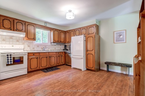 107 Nicole Boulevard, Tiny, ON - Indoor Photo Showing Kitchen