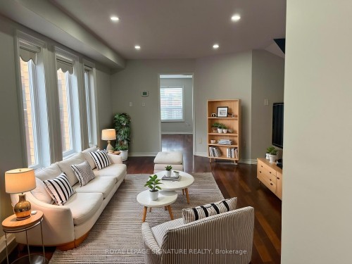 3819 Allcroft Road, Mississauga, ON - Indoor Photo Showing Living Room