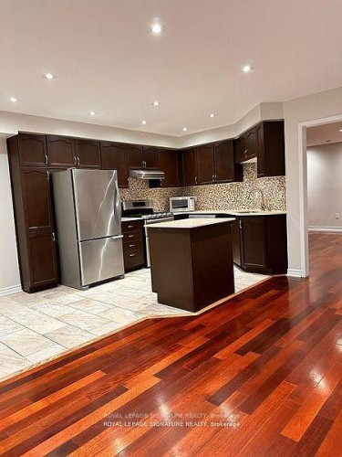 3819 Allcroft Road, Mississauga, ON - Indoor Photo Showing Kitchen With Upgraded Kitchen