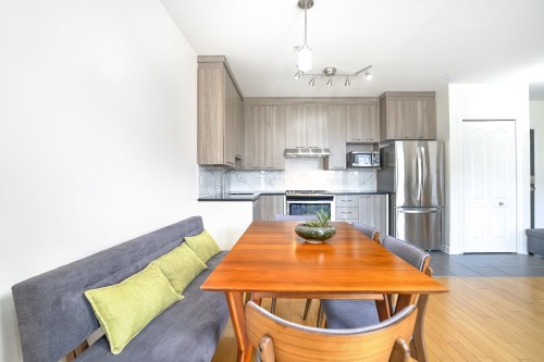 Dining Room - 308-5425 Rue St-Denis, Montréal (Le Plateau-Mont-Royal), QC - Indoor