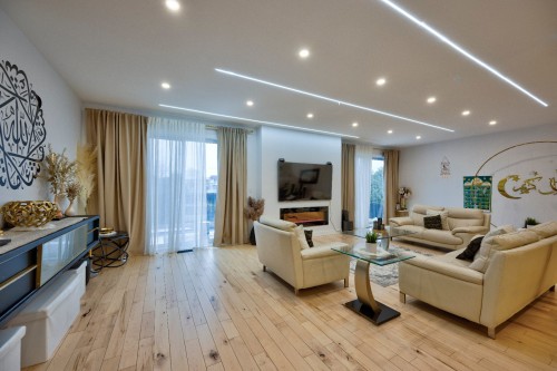 Salon - 2B Tsse Chatel, Laval (Sainte-Rose), QC - Indoor Photo Showing Living Room