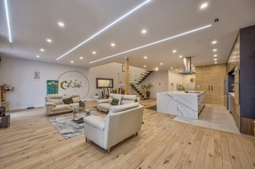 Salon - 2B Tsse Chatel, Laval (Sainte-Rose), QC - Indoor