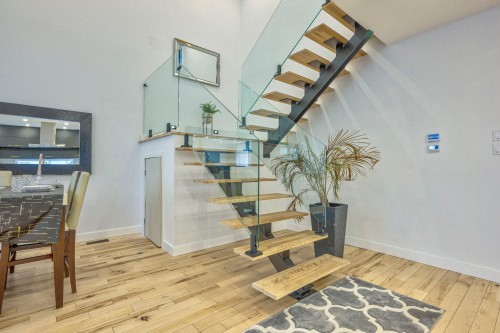 Escalier - 2B Tsse Chatel, Laval (Sainte-Rose), QC - Indoor