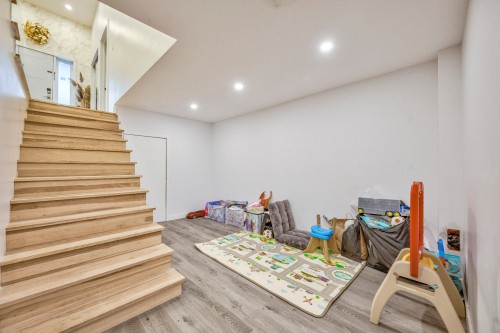 Salle de jeux - 2B Tsse Chatel, Laval (Sainte-Rose), QC - Indoor