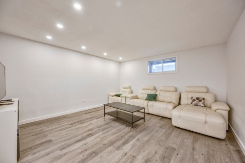 Salle familiale - 2B Tsse Chatel, Laval (Sainte-Rose), QC - Indoor