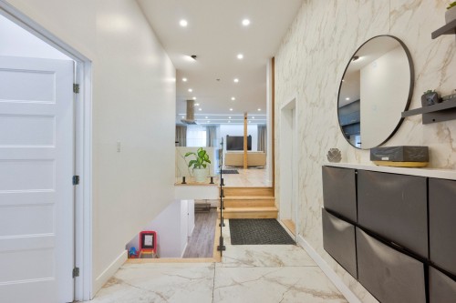 Hall d'entrée/Vestibule - 2B Tsse Chatel, Laval (Sainte-Rose), QC - Indoor Photo Showing Other Room