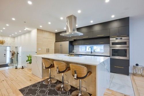 Cuisine - 2B Tsse Chatel, Laval (Sainte-Rose), QC - Indoor Photo Showing Kitchen With Upgraded Kitchen