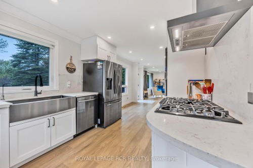 61 William Street E, Caledon, ON - Indoor Photo Showing Kitchen With Upgraded Kitchen