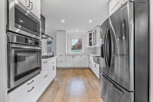 61 William Street E, Caledon, ON - Indoor Photo Showing Kitchen With Upgraded Kitchen