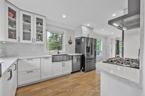 61 William Street E, Caledon, ON - Indoor Photo Showing Kitchen With Upgraded Kitchen