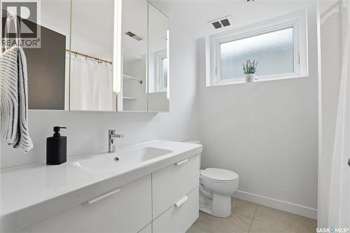 41 Red River Road, Saskatoon, SK - Indoor Photo Showing Bathroom