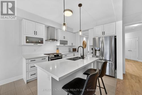 30 Hutton Crescent, Essa, ON - Indoor Photo Showing Kitchen With Double Sink With Upgraded Kitchen