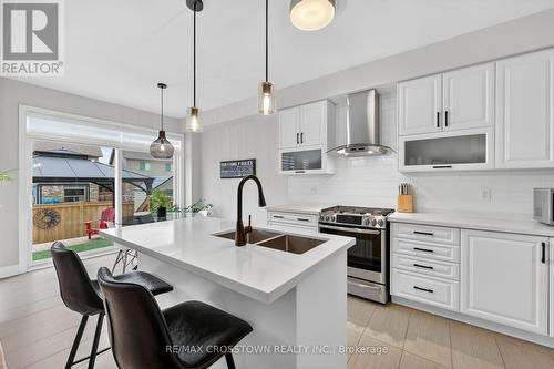 30 Hutton Crescent, Essa, ON - Indoor Photo Showing Kitchen With Double Sink With Upgraded Kitchen