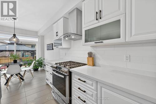 30 Hutton Crescent, Essa, ON - Indoor Photo Showing Kitchen With Upgraded Kitchen