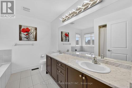 30 Hutton Crescent, Essa, ON - Indoor Photo Showing Bathroom