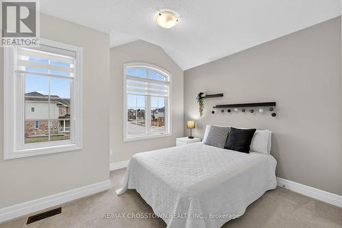 30 Hutton Crescent, Essa, ON - Indoor Photo Showing Bedroom