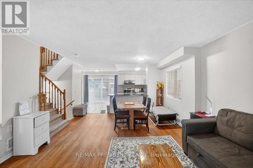 2957 Jackson Drive, Burlington, ON - Indoor Photo Showing Living Room