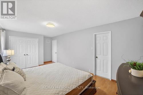 2957 Jackson Drive, Burlington, ON - Indoor Photo Showing Bedroom