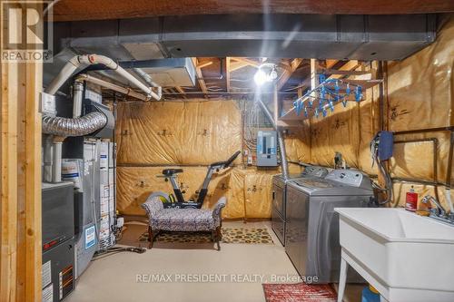 2957 Jackson Drive, Burlington, ON - Indoor Photo Showing Laundry Room