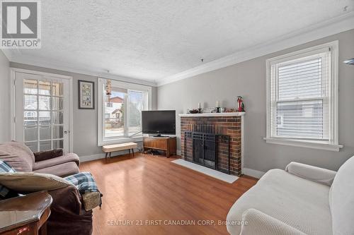 24 Terrence Street, London East (East L), ON - Indoor Photo Showing Living Room With Fireplace