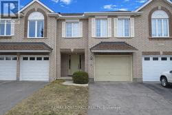 5 MAPLE PARK PRIVATE  Ottawa, ON K1T 4A6