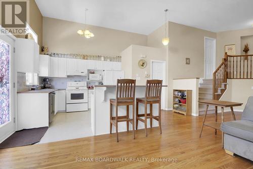 5 Maple Park Private, Ottawa, ON - Indoor Photo Showing Kitchen