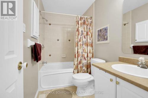 Main bathroom - 5 Maple Park Private, Ottawa, ON - Indoor Photo Showing Bathroom