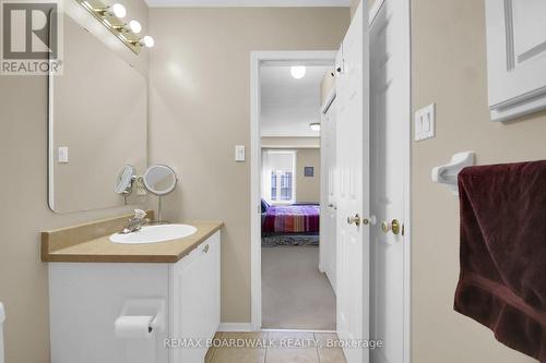 Main bathroom with cheater door to primary - 5 Maple Park Private, Ottawa, ON - Indoor Photo Showing Bathroom