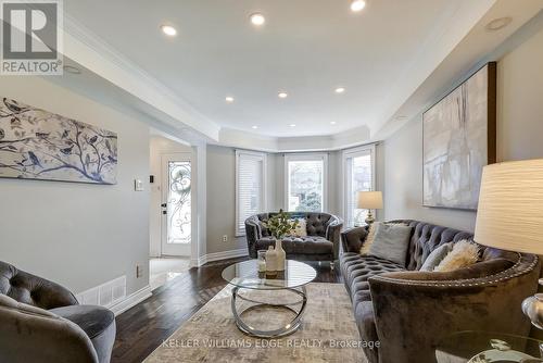 18 Desantis Court, Hamilton, ON - Indoor Photo Showing Living Room
