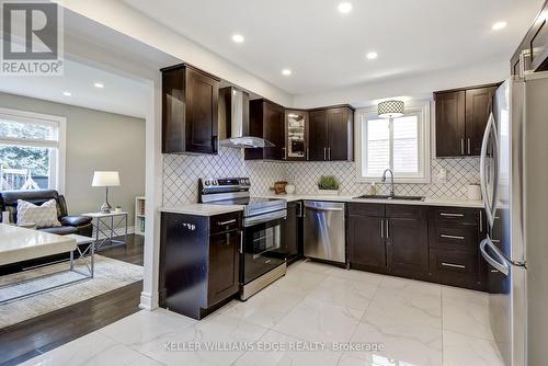 18 Desantis Court, Hamilton, ON - Indoor Photo Showing Kitchen