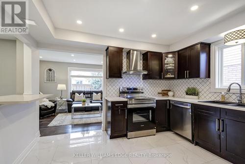 18 Desantis Court, Hamilton, ON - Indoor Photo Showing Kitchen
