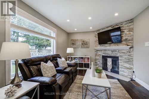 18 Desantis Court, Hamilton, ON - Indoor Photo Showing Living Room With Fireplace