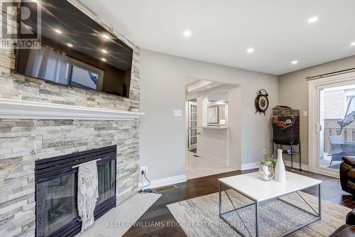 18 Desantis Court, Hamilton, ON - Indoor Photo Showing Living Room With Fireplace