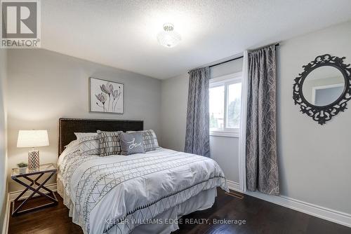 18 Desantis Court, Hamilton, ON - Indoor Photo Showing Bedroom