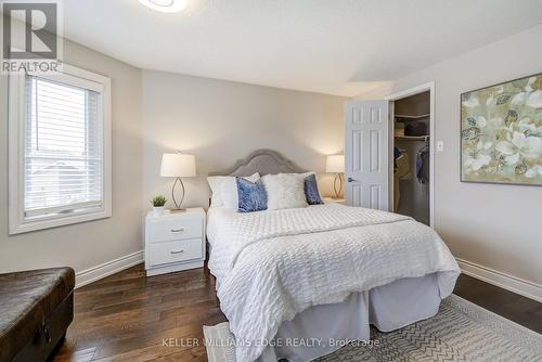 18 Desantis Court, Hamilton, ON - Indoor Photo Showing Bedroom