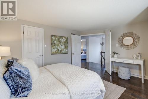 18 Desantis Court, Hamilton, ON - Indoor Photo Showing Bedroom