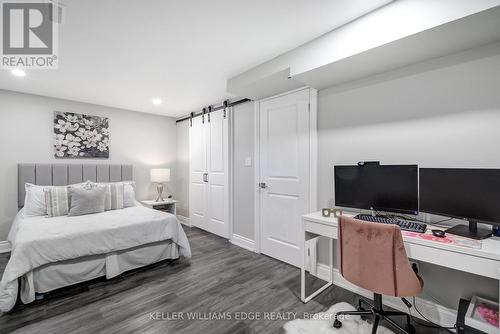18 Desantis Court, Hamilton, ON - Indoor Photo Showing Bedroom