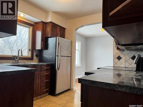 1318 B Avenue N, Saskatoon, SK - Indoor Photo Showing Kitchen