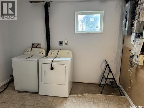1318 B Avenue N, Saskatoon, SK - Indoor Photo Showing Laundry Room