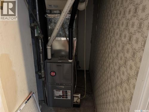 1318 B Avenue N, Saskatoon, SK - Indoor