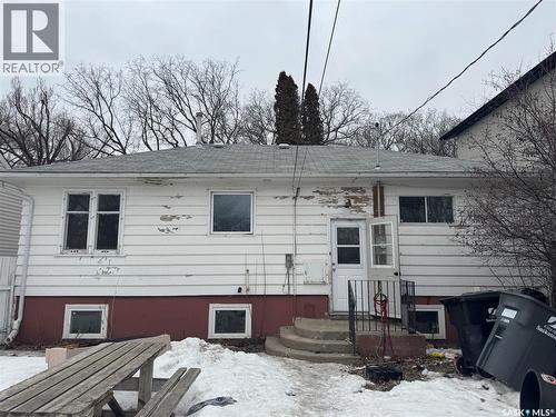 1318 B Avenue N, Saskatoon, SK - Outdoor