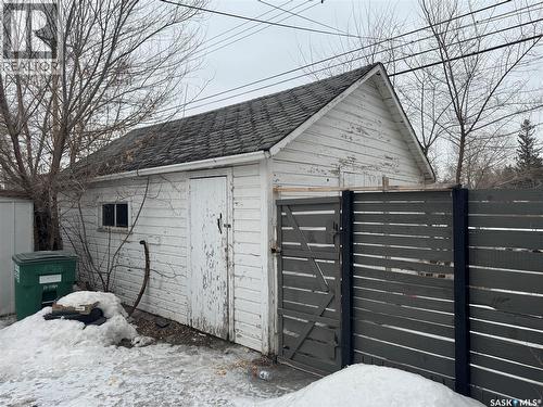 1318 B Avenue N, Saskatoon, SK - Outdoor