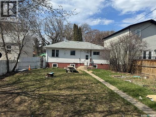 1318 B Avenue N, Saskatoon, SK - Outdoor